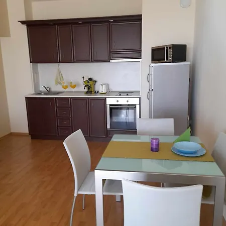 Sunrise 2 Bedrooms *