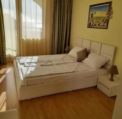 Sunrise 2 Bedrooms *