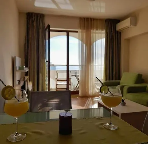 Sunrise 2 Bedrooms *